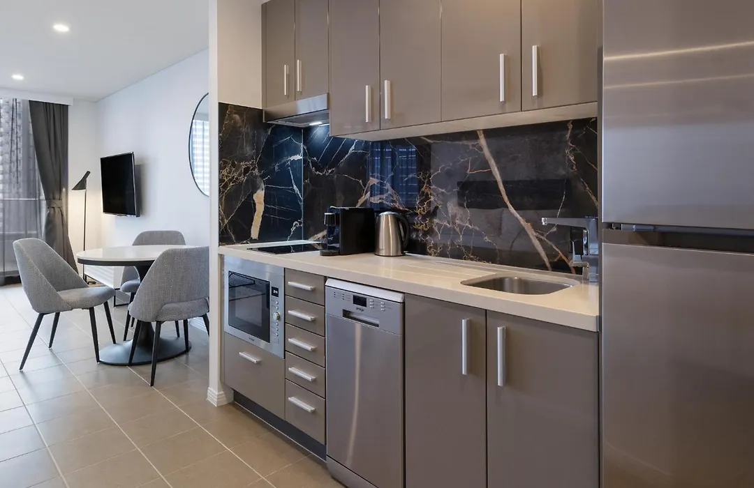 Meriton Suites Broadbeach-1