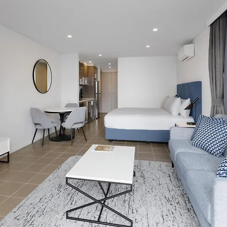 Meriton Suites Broadbeach-3